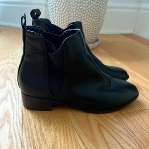 *worn 1x* Matt and Nat Black Booties